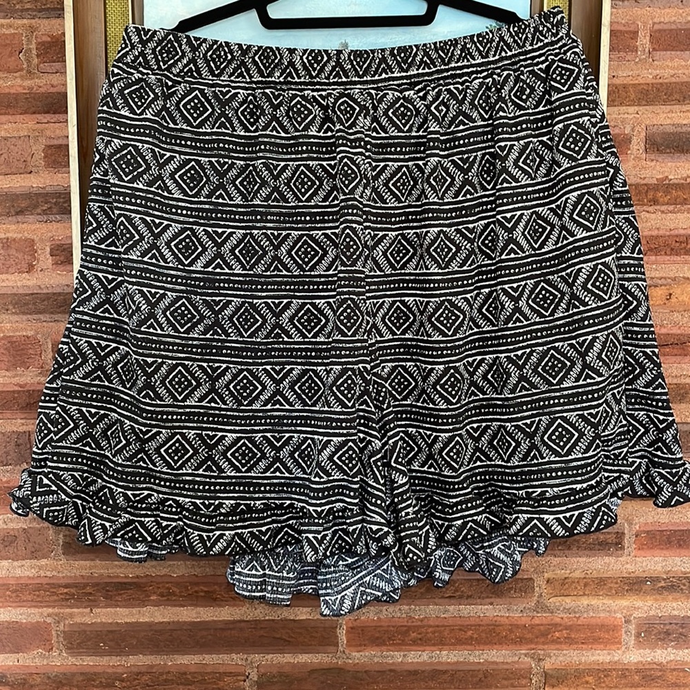 Jude ruffle hem boho shorts. NWT